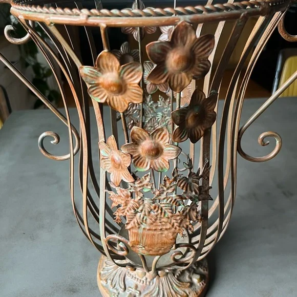 Hollywood Regency Art Deco 1930s 1940s rare urn vase garden decor